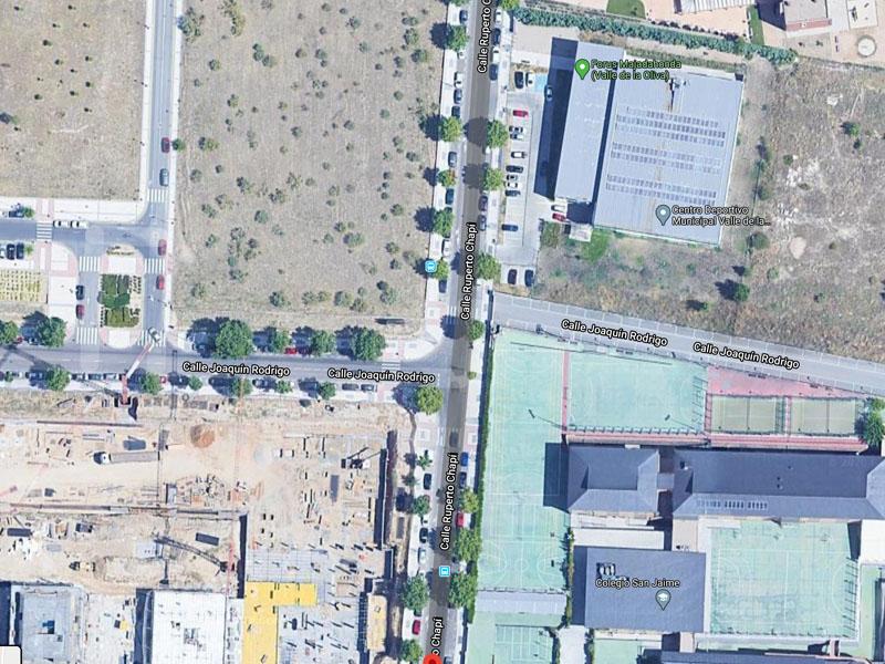 Imagen Trabajos de reparación de hundimiento de calzada en la intersección de las calles Ruperto Chapí y Joaquín Rodrigo