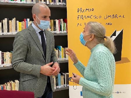 Imagen Darío Villanueva ganador de la XI edición del Premio Francisco Umbral al Libro del Año 2021 por el ensayo "Morderse la lengua"