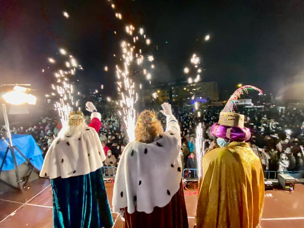 Imagen Los Reyes Magos repartieron toneladas de ilusión y caramelos a los niños de Majadahonda