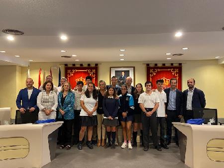 Imagen Una decena de alumnos del colegio Virgen de Lourdes culminan sus prácticas en el Ayuntamiento