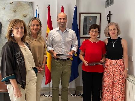 Imagen El Ayuntamiento apoya con becas y ayudas a los alumnos del Bachillerato Internacional del IES José Saramago