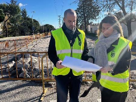Imagen El alcalde visita las obras de accesibilidad en el frente del cementerio con una inversión de más de 260.000 euros