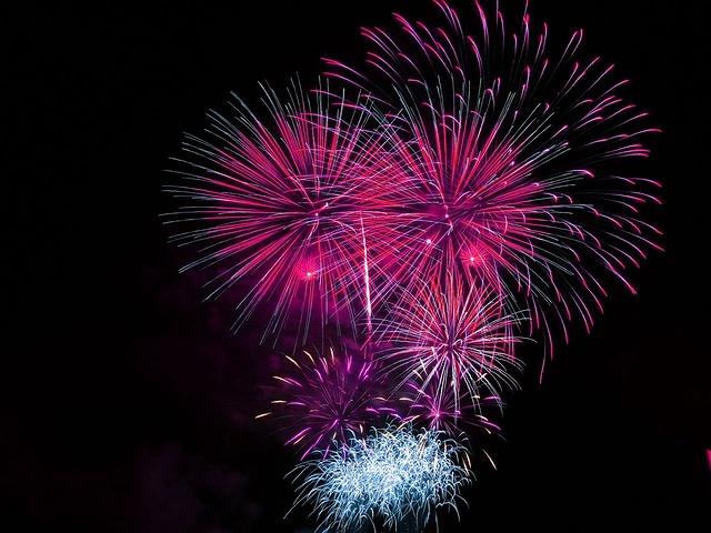 fireworks-1759_640.jpg
