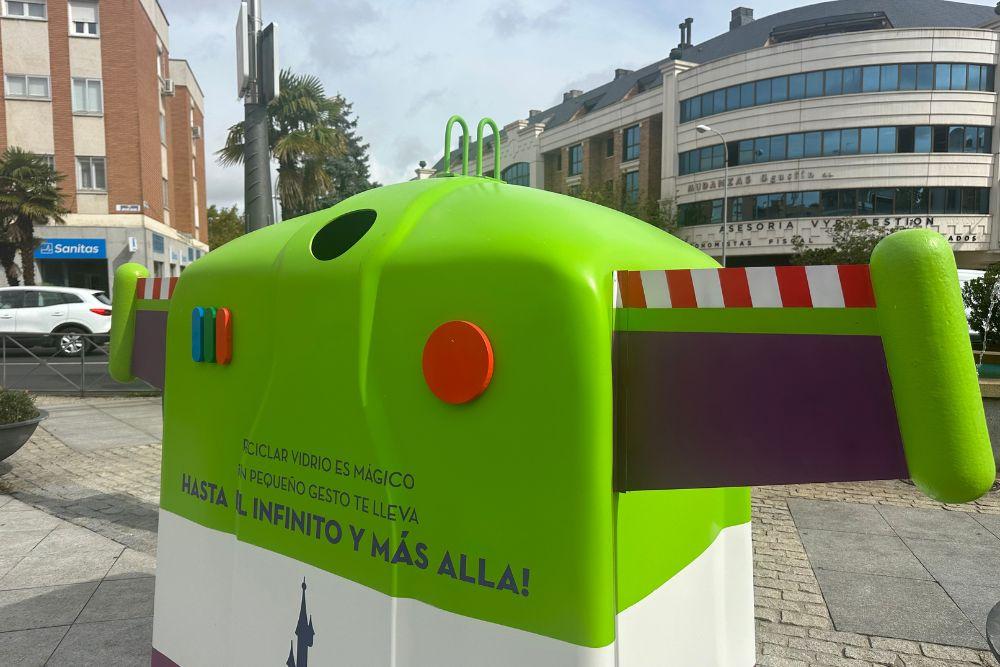 Imagen BuzzLightyear, Maléfica y Capitán América animan a reciclar en Majadahonda