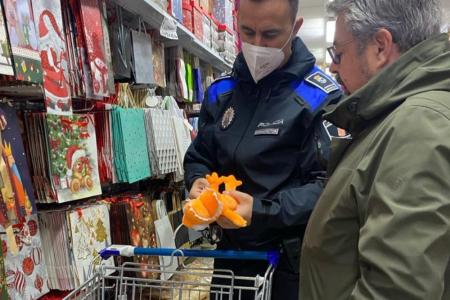 Imagen La Policía Local inspecciona la seguridad de los juguetes vendidos en Majadahonda