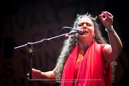 Imagen María José Carrasco, ganadora de la Lámpara Minera, llega a las tablas de la Casa de la Cultura