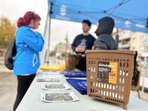 Imagen Majadahonda reparte 5.000 folletos informativos y 800 cubos marrones para concienciar sobre la recogida de basura orgánica
