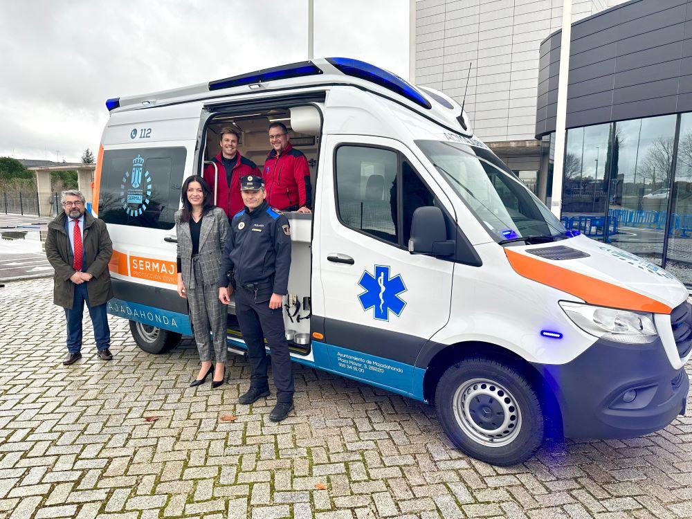 Imagen Majadahonda recibe la nueva ambulancia de Protección Civil para mejorar la atención de urgencia en la ciudad