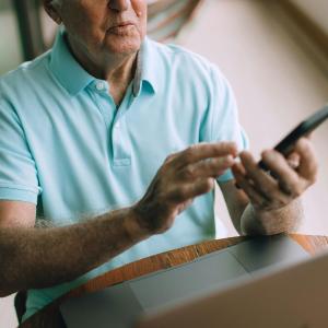 Imagen Más de 300 plazas para mayores de 60 años en los talleres de competencias digitales, bienestar y destreza mental de Majadahonda