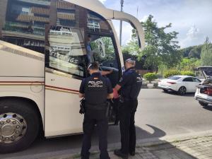 Imagen La Policía Local de Majadahonda refuerza la vigilancia de camiones y autobuses para garantizar la seguridad vial    