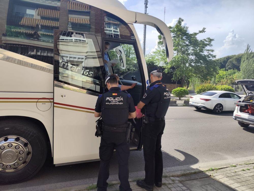 Imagen La Policía Local de Majadahonda refuerza la vigilancia de camiones y autobuses para garantizar la seguridad vial    