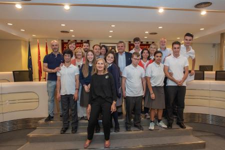 Imagen De Foxá entrega los diplomas de prácticas a los alumnos del Colegio Virgen de Lourdes