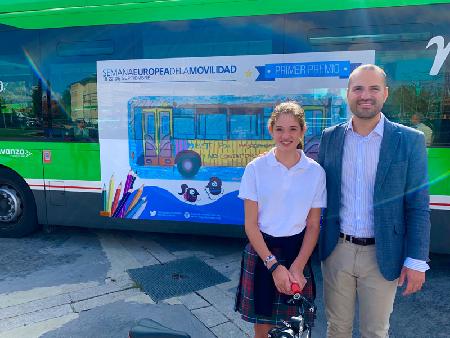 Imagen Los dibujos de dos alumnos majariegos viajarán por la ciudad en un bus de la L1