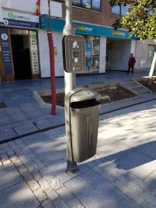 Imagen El Ayuntamiento instala papeleras con cenicero en la calle Gran Vía