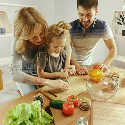 familia-cocinando.jpg