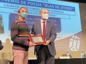 Imagen La obra 'Arrecife de Sombras' recibe el premio de poesía “Blas de Otero” de Majadahonda